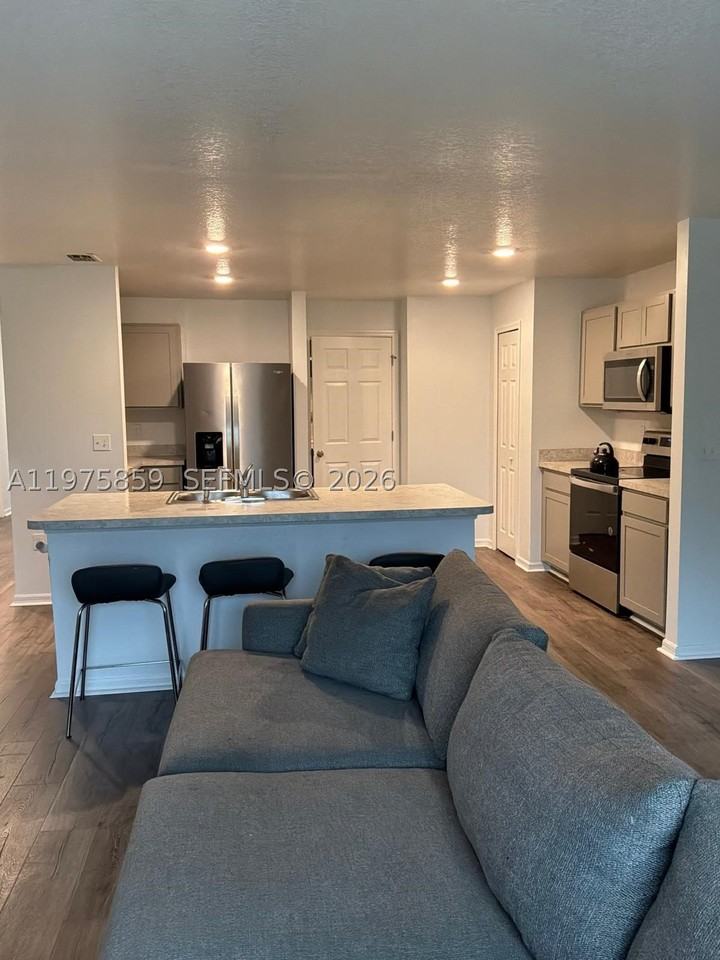 2180 Sw Cameo Blvd - Photo 5 of 12