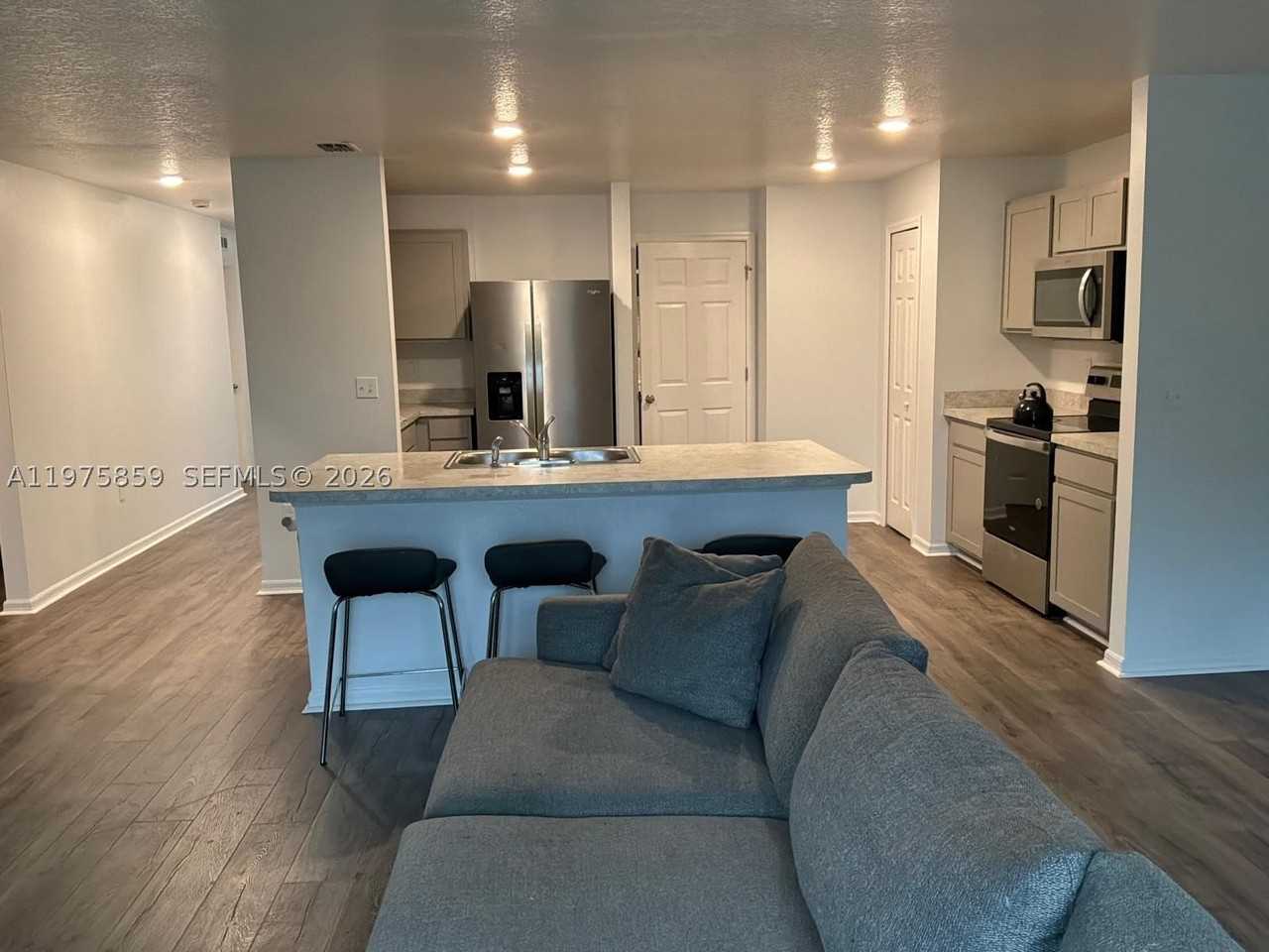2180 Sw Cameo Blvd - Photo 7 of 12
