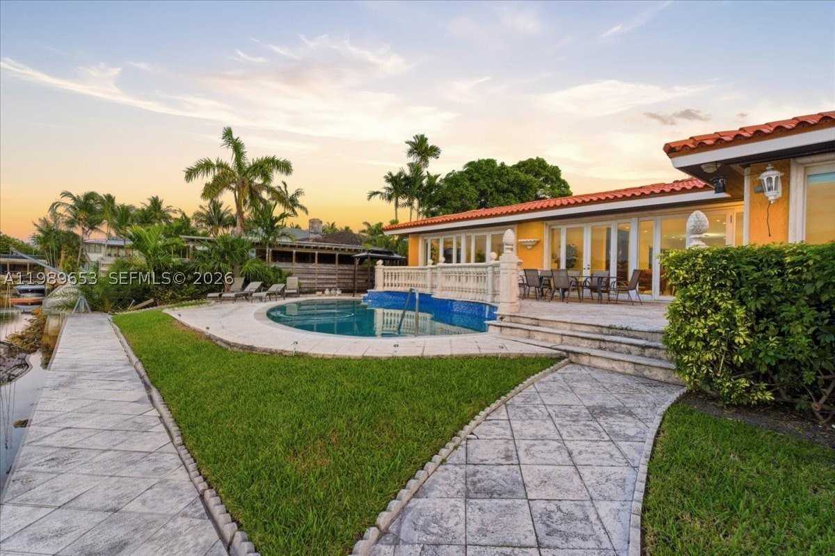 1249 Biscaya Dr - Photo 4 of 50
