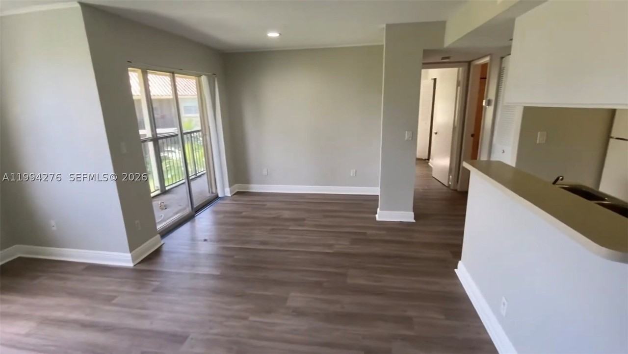 1261 Sw 46th Ave #2016 - Photo 4 of 16