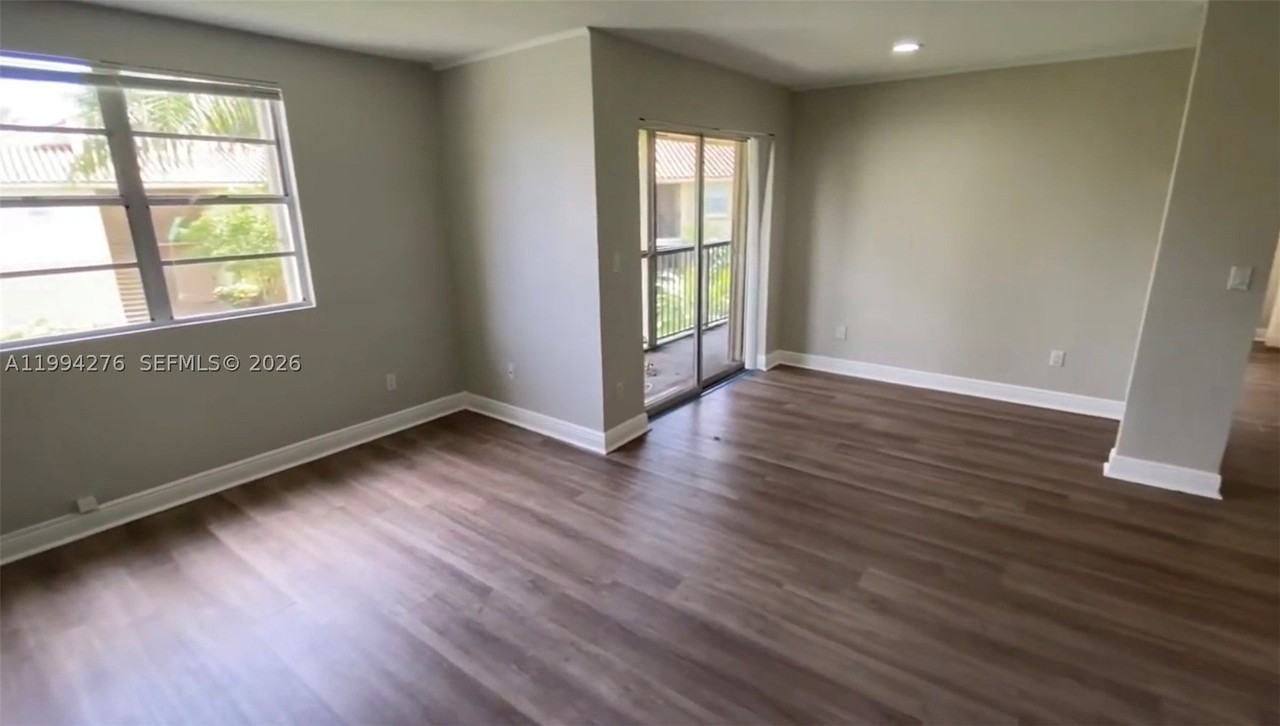 1261 Sw 46th Ave #2016 - Photo 5 of 16