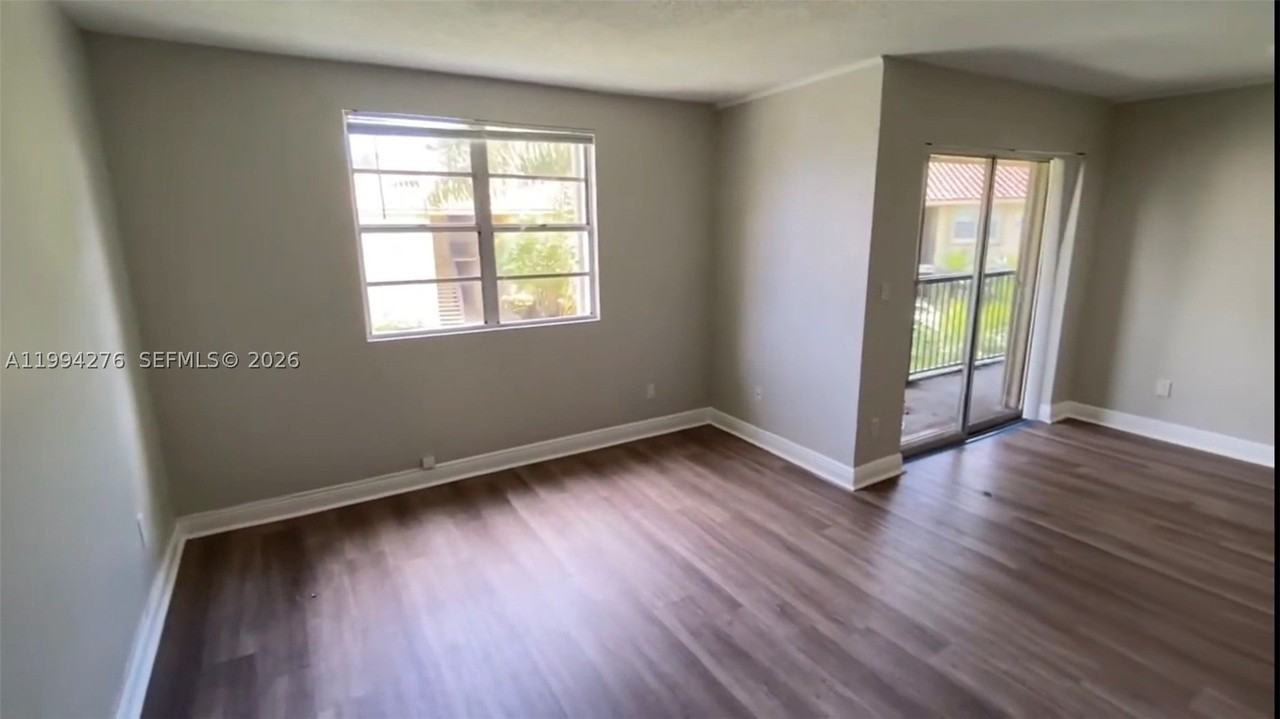 1261 Sw 46th Ave #2016 - Photo 6 of 16