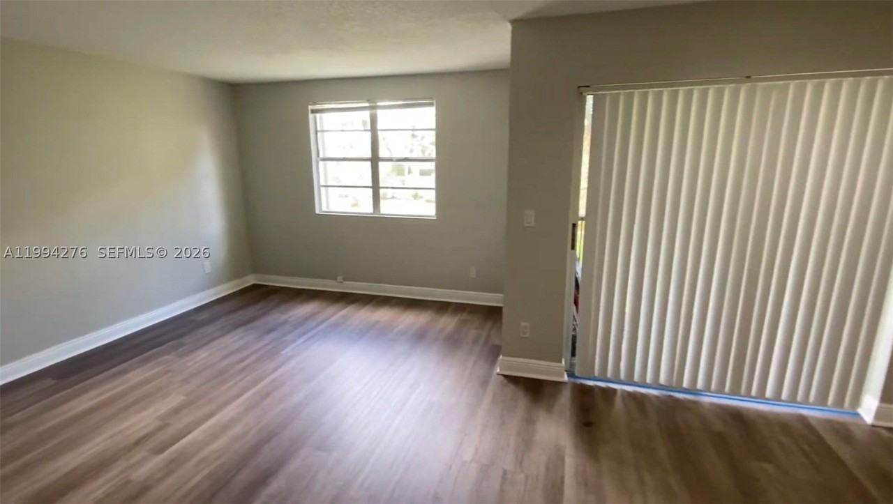 1261 Sw 46th Ave #2016 - Photo 7 of 16