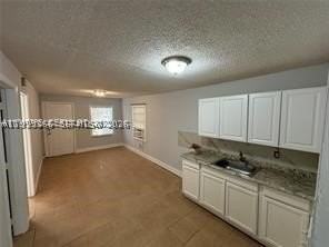820 21st St #C - Photo 4 of 12