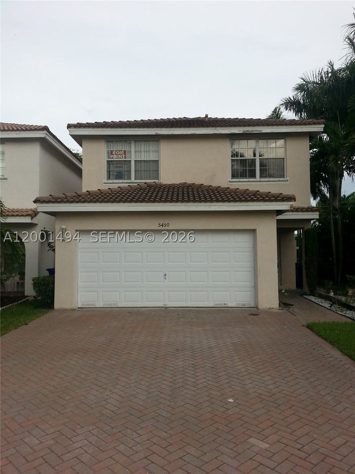 5450 Nw 94th Ter - Photo 3 of 32