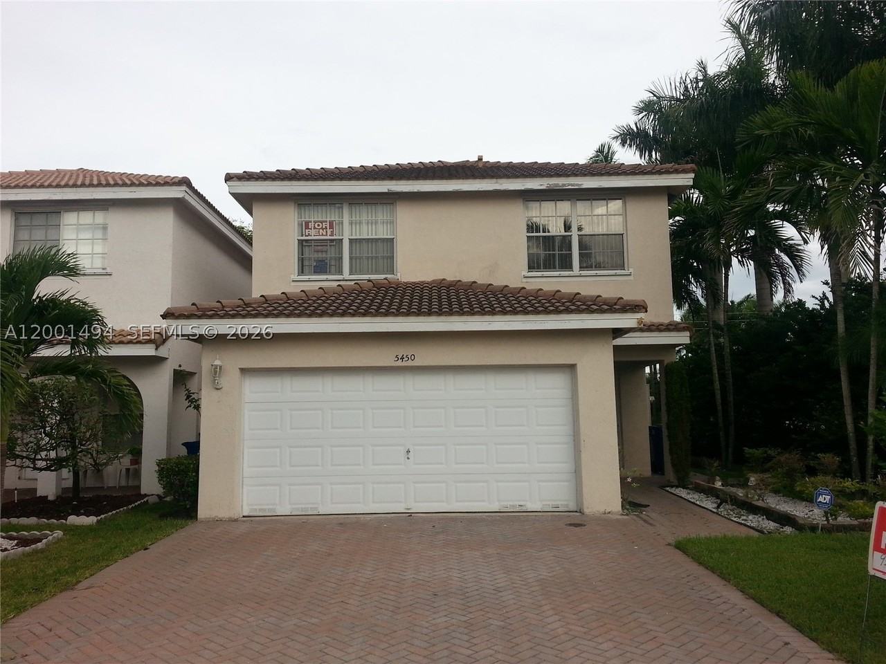 5450 Nw 94th Ter - Photo 4 of 32