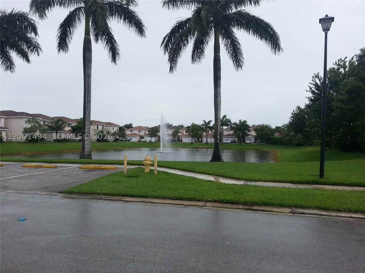 5450 Nw 94th Ter - Photo 5 of 32