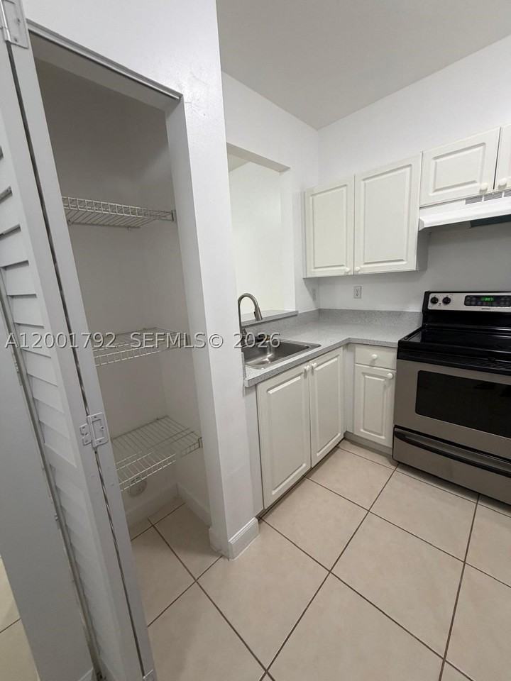 1300 Ne 109th St #404 - Photo 3 of 14