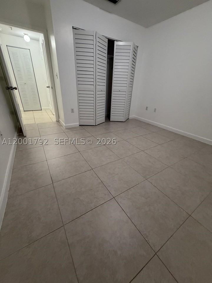 1300 Ne 109th St #404 - Photo 5 of 14