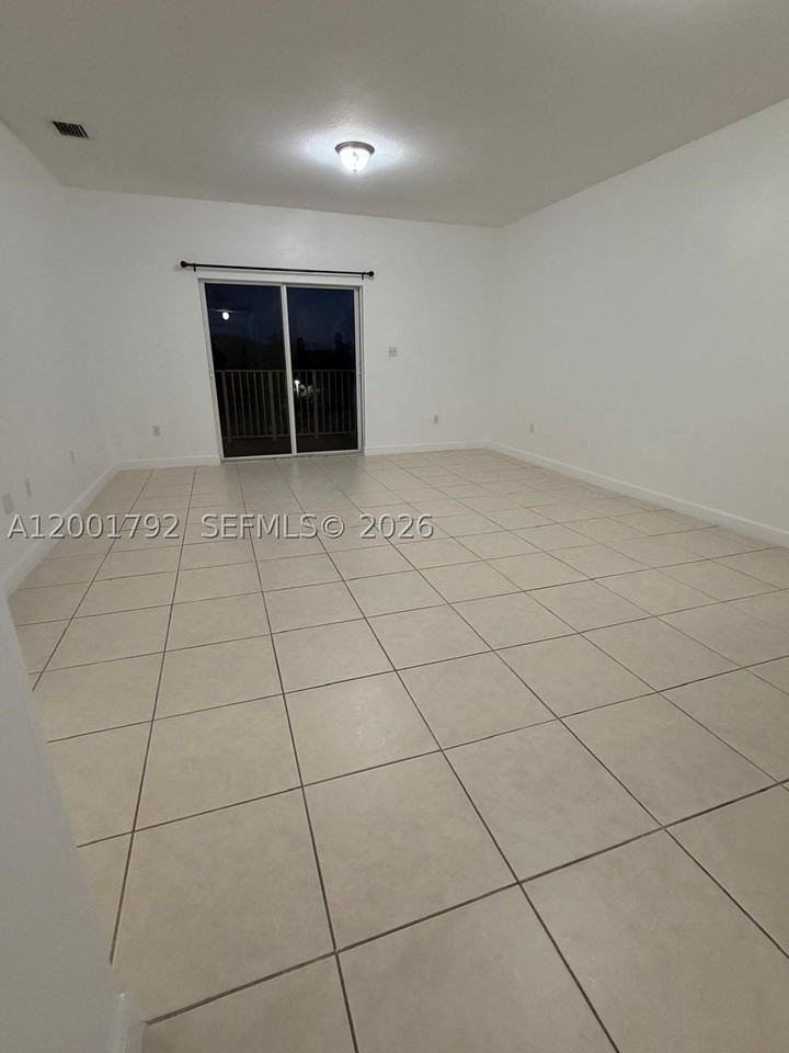1300 Ne 109th St #404 - Photo 6 of 14