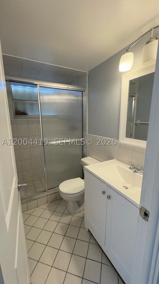 1421 Nw 45th St #5 - Photo 3 of 8