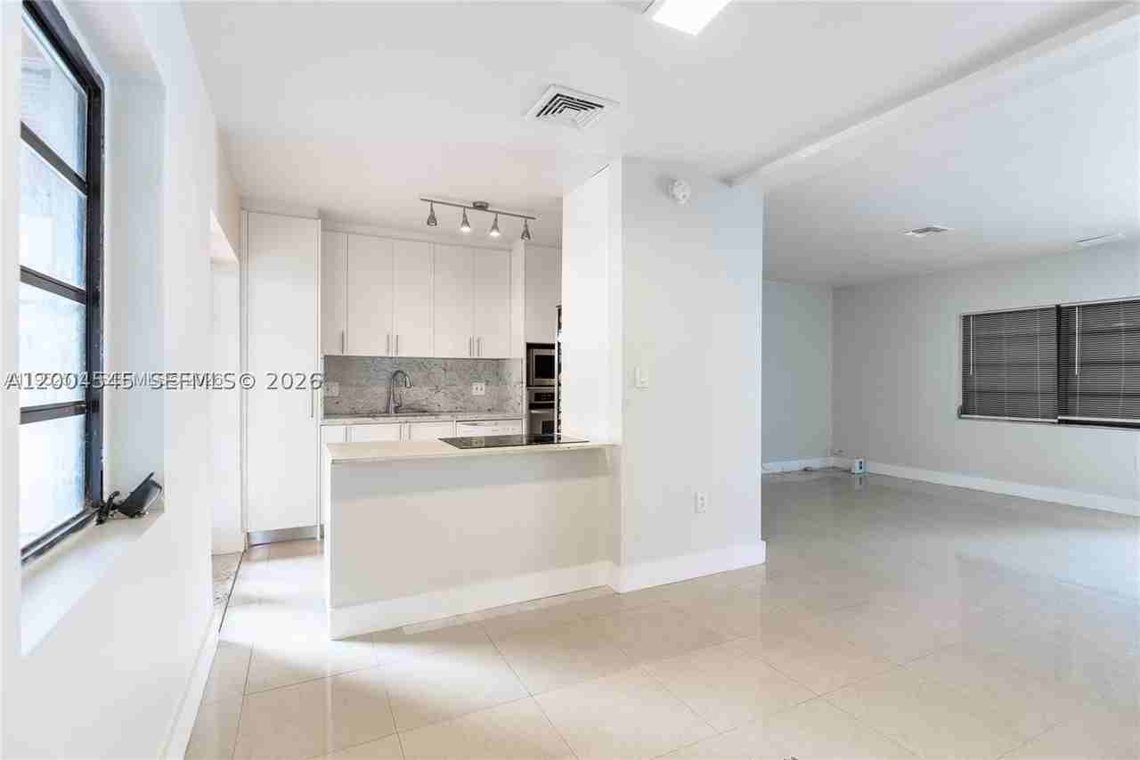 14601 Nw 10th Ave #1 - Photo 4 of 11