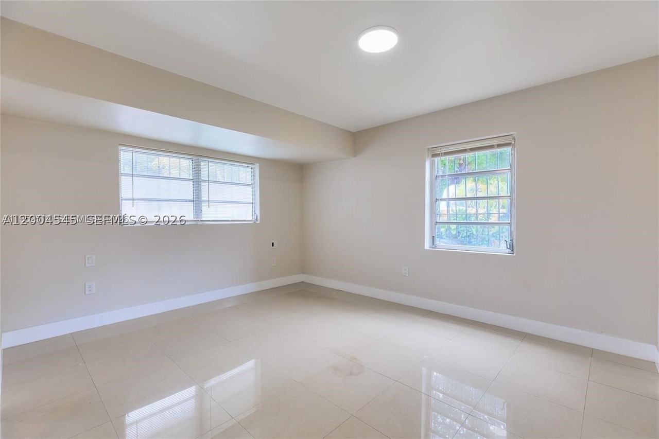 14601 Nw 10th Ave #1 - Photo 5 of 11
