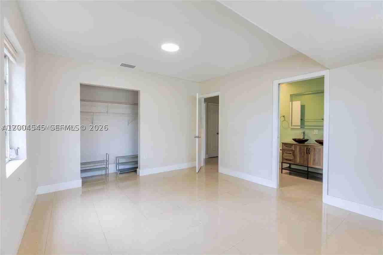 14601 Nw 10th Ave #1 - Photo 6 of 11