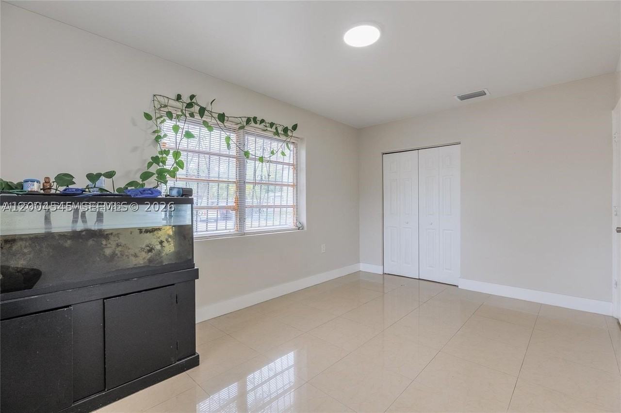 14601 Nw 10th Ave #1 - Photo 7 of 11
