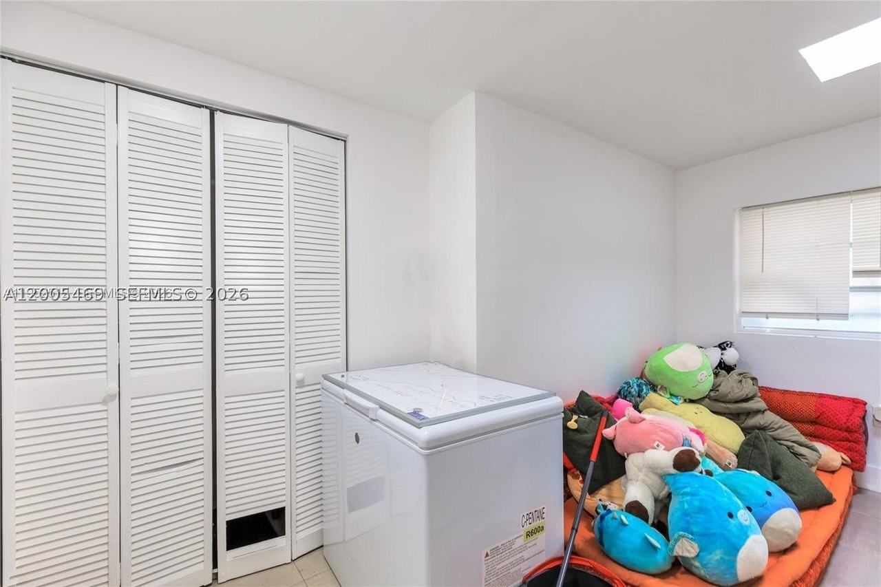 14601 Nw 10th Ave #2 - Photo 5 of 12