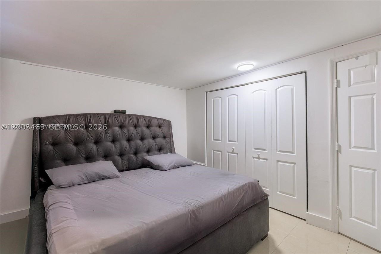 14601 Nw 10th Ave #2 - Photo 6 of 12