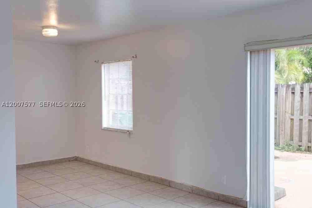 8020 Sw 17th Pl #3-5 - Photo 7 of 27