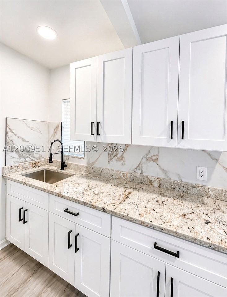 1121 Ne 2nd St #205 - Photo 5 of 14