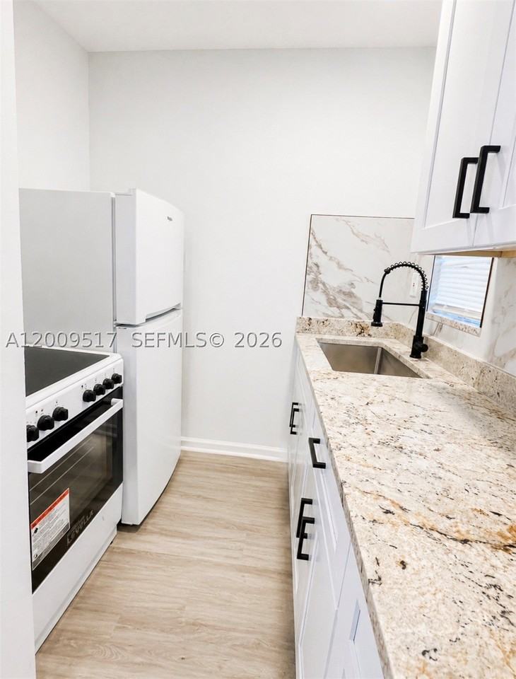 1121 Ne 2nd St #205 - Photo 6 of 14