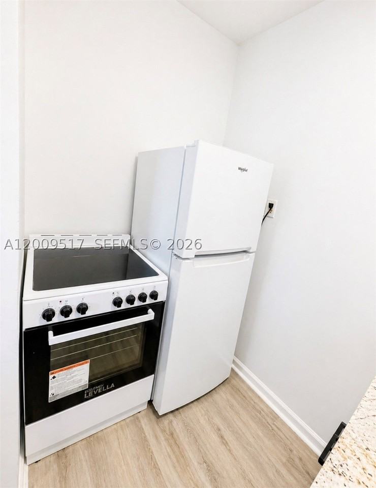 1121 Ne 2nd St #205 - Photo 7 of 14