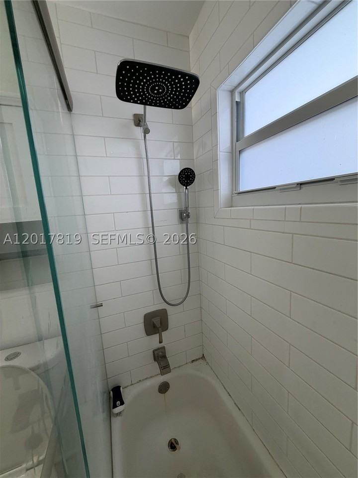 2591 Ne 55th Ct #202 - Photo 6 of 15