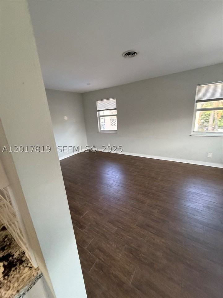 2591 Ne 55th Ct #202 - Photo 7 of 15
