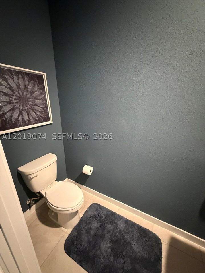 1710 Se 9th Ave - Photo 6 of 28