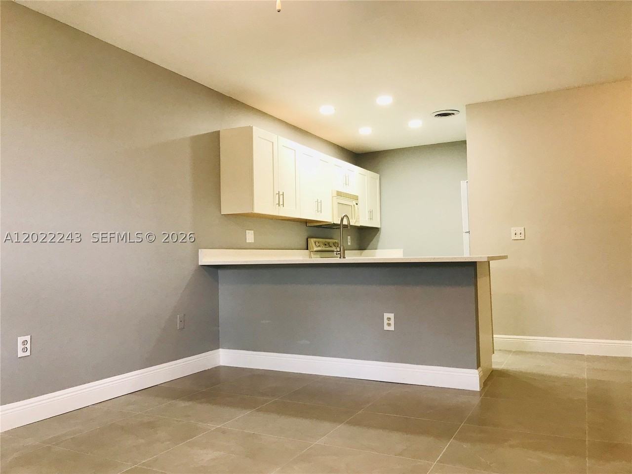 565 Nw 100th Pl #203 - Photo 2 of 10