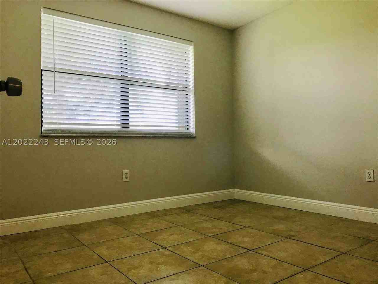 565 Nw 100th Pl #203 - Photo 4 of 10