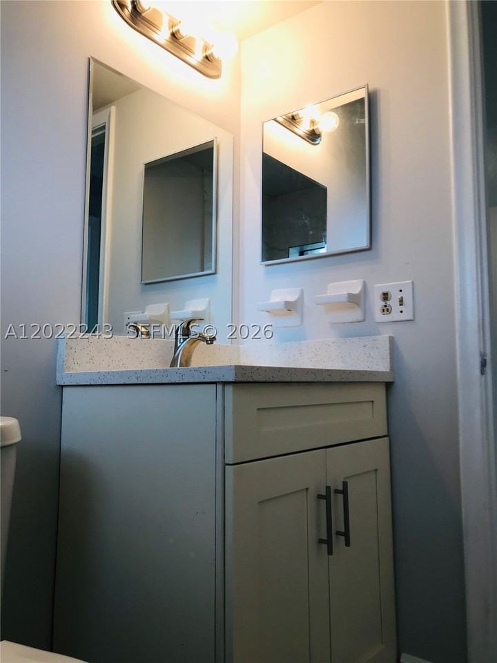 565 Nw 100th Pl #203 - Photo 6 of 10