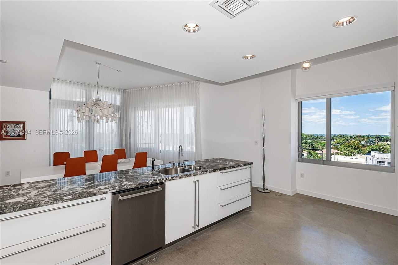 6101 Aqua Ave #702 - Photo 3 of 8