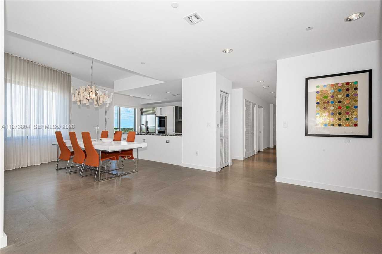 6101 Aqua Ave #702 - Photo 4 of 8