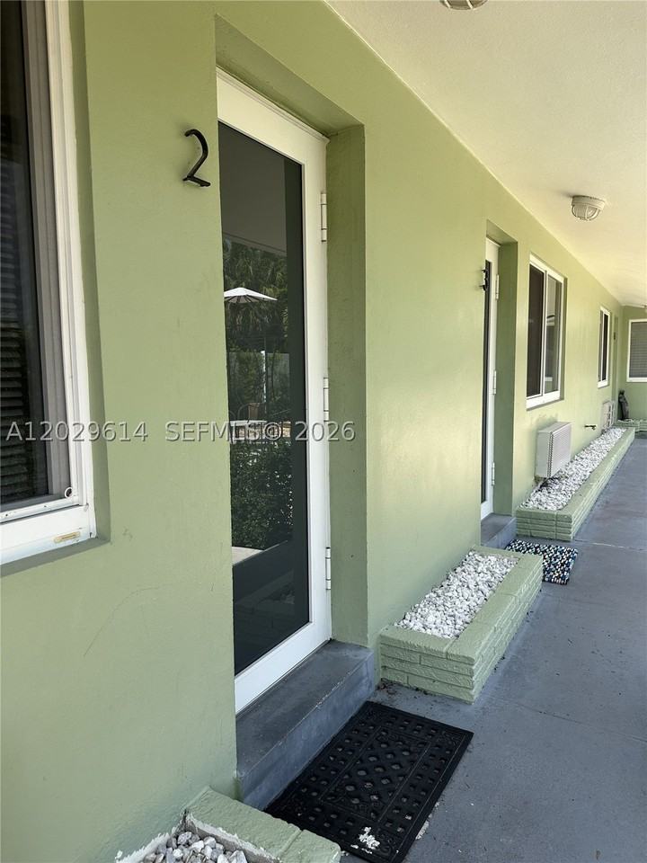 1324 Ne 16th Ave #2 - Photo 2 of 21