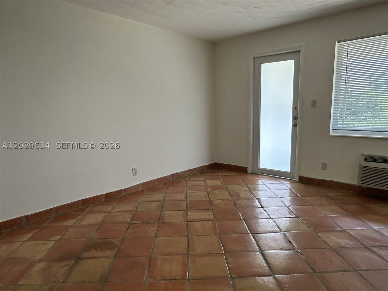 1324 Ne 16th Ave #2 - Photo 4 of 21