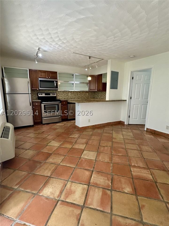 1324 Ne 16th Ave #2 - Photo 5 of 21