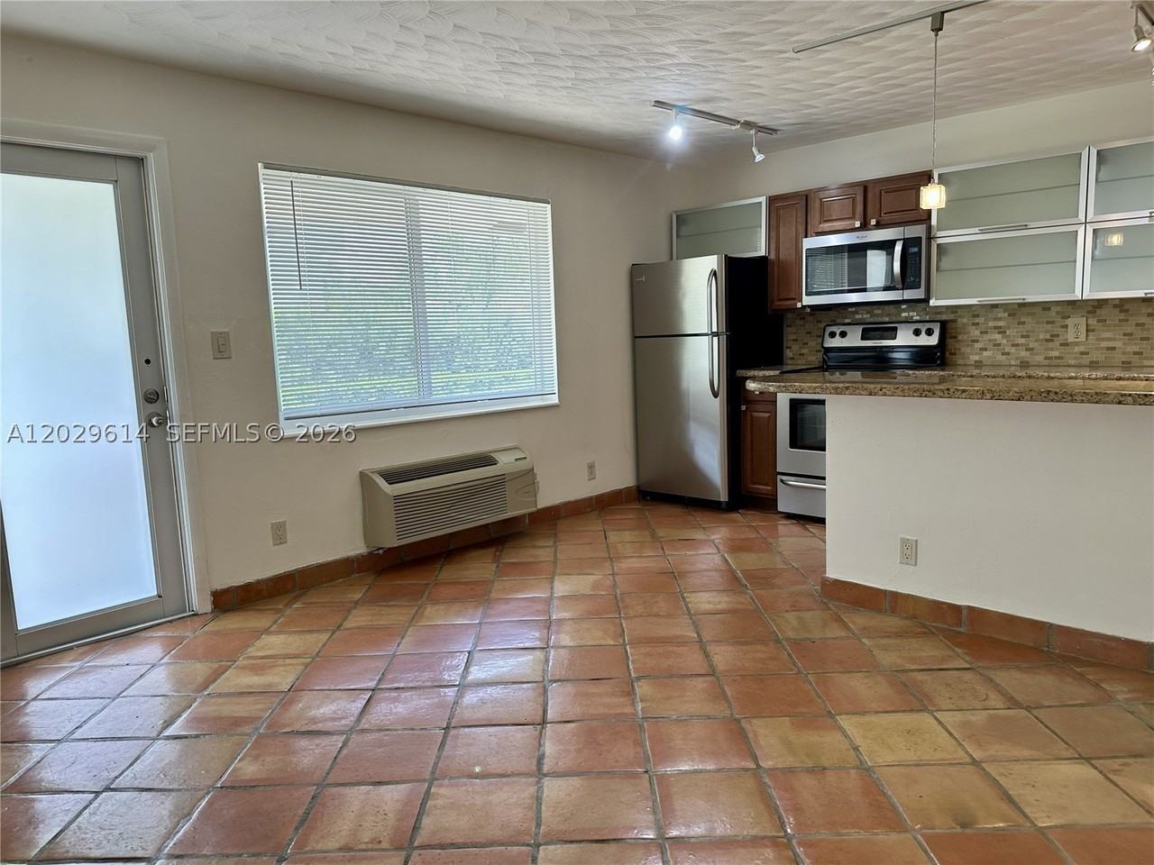 1324 Ne 16th Ave #2 - Photo 7 of 21