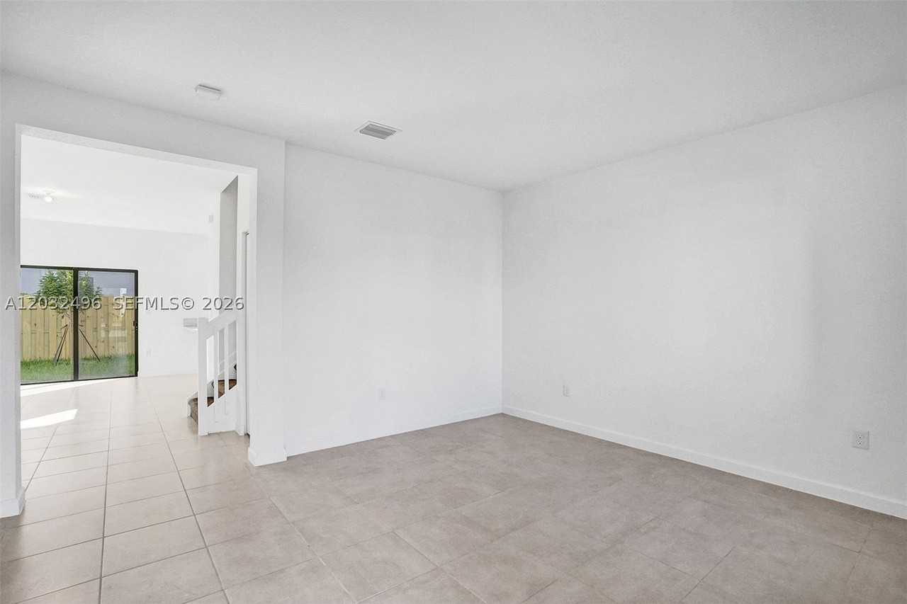 2542 Se 29th St #2542 - Photo 6 of 33