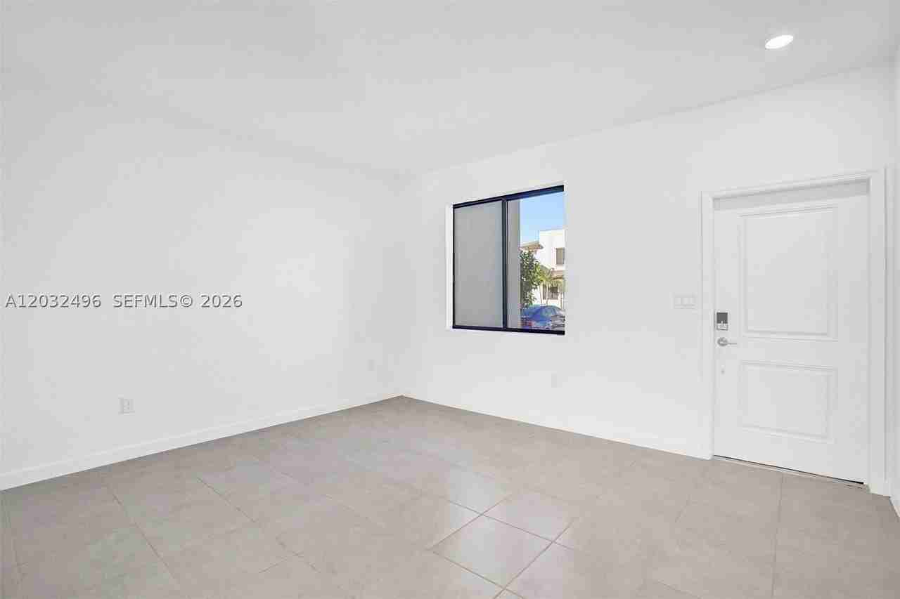 2542 Se 29th St #2542 - Photo 7 of 33