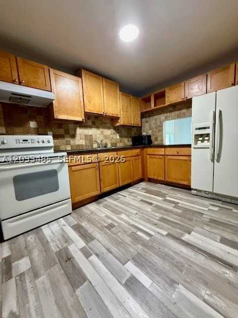 1532 Sw 5th Pl #D - Photo 2 of 7