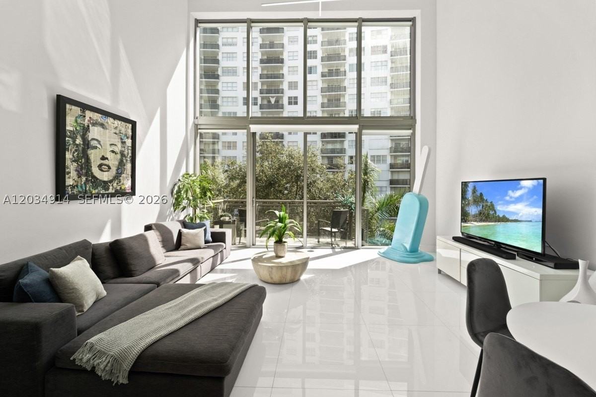 6000 Collins Ave #517