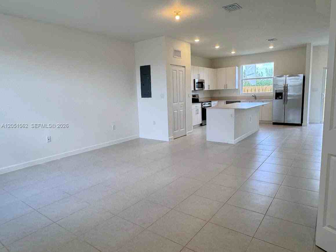 W Palm Ter - Photo 2 of 8
