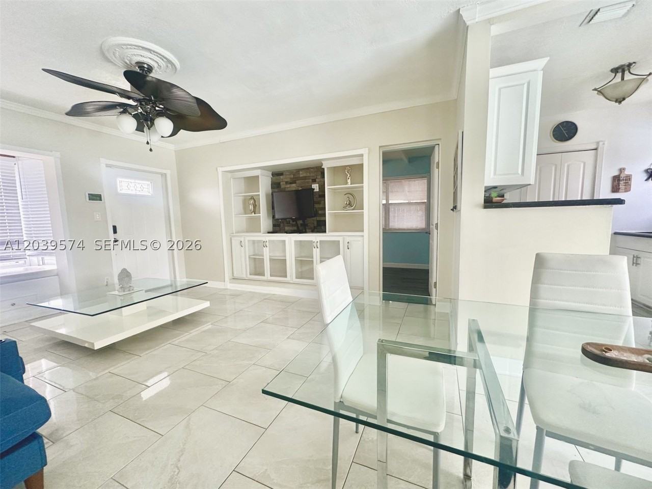7021 Scott St - Photo 3 of 19