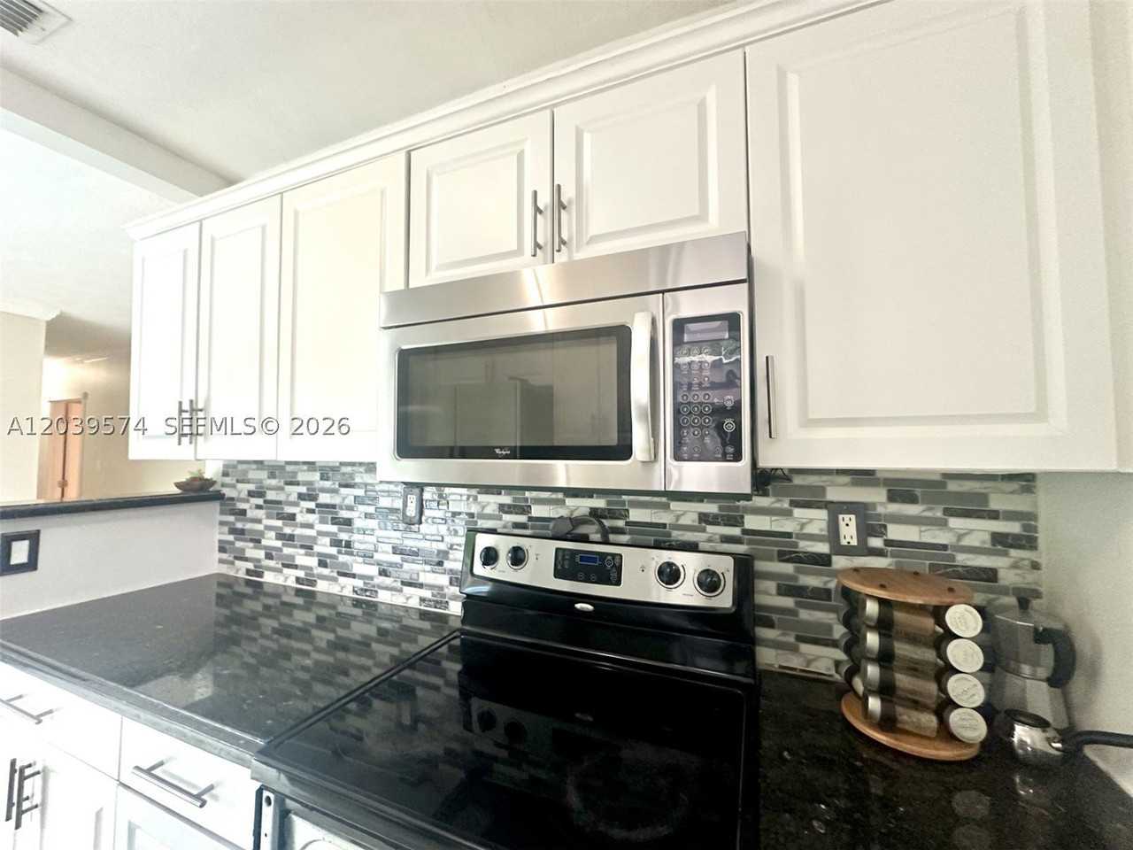 7021 Scott St - Photo 6 of 19