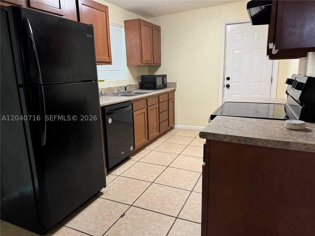 9410 Gilchrist Ct - Photo 4 of 14