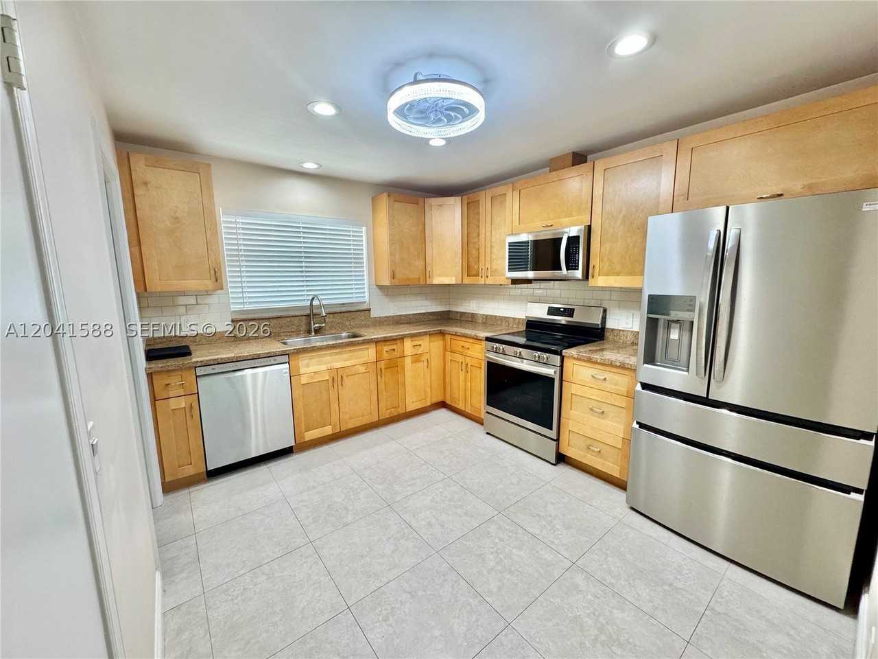 1940 Ne 34th Ct #1950 - Photo 3 of 11