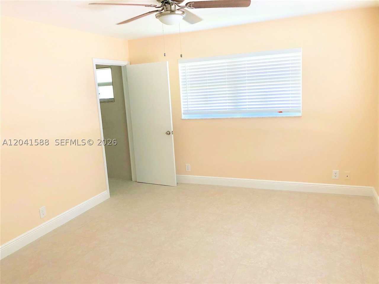 1940 Ne 34th Ct #1950 - Photo 5 of 11
