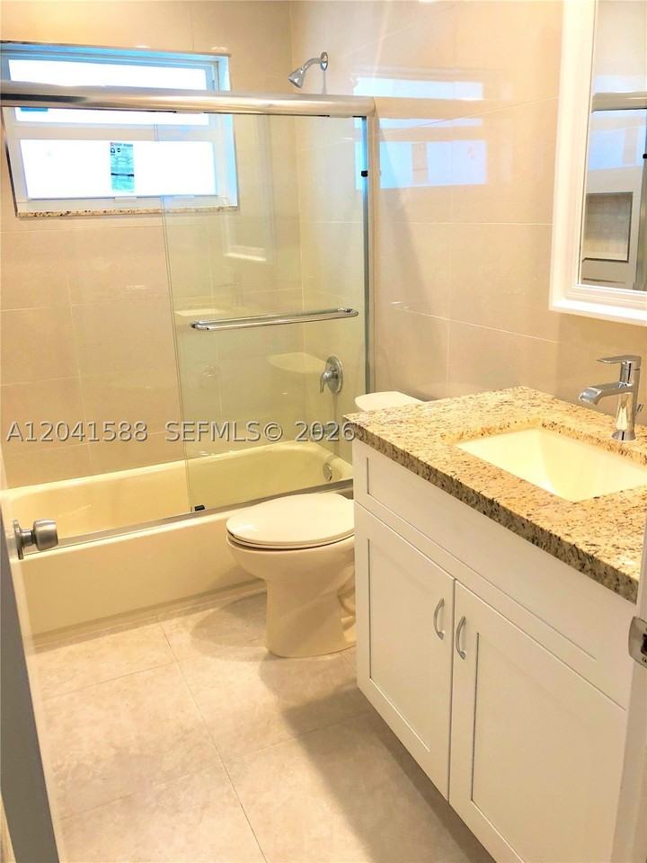 1940 Ne 34th Ct #1950 - Photo 6 of 11