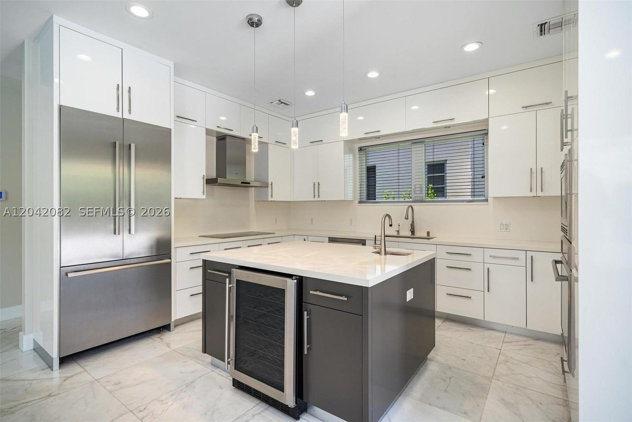 511 Madeira Ave - Photo 7 of 25
