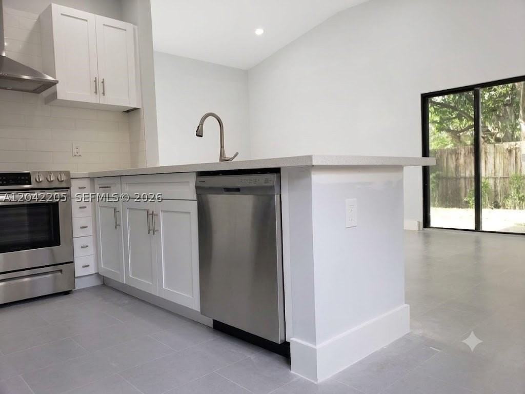 313 Ne 169th St - Photo 6 of 22